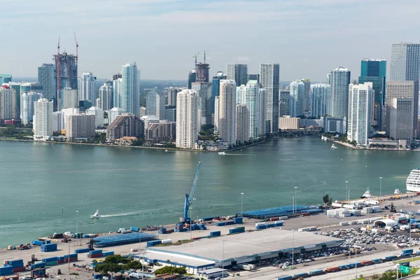 Vista de Miami desde la cabina del helicóptero — Foto de Stock