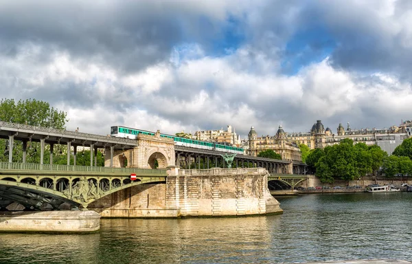 Pont de Bir-Hakeim — Stock fotografie