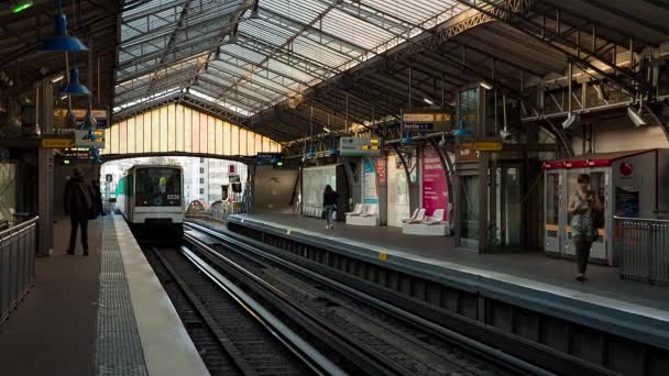 Trains sur la station de métro timelapse — Video