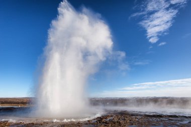 Strokkur geysir Erüpsiyonu