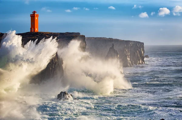 West coast İzlanda'nın büyük dalgalar — Stok fotoğraf