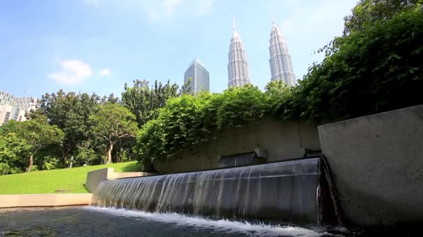 Petronas Twin towers and Suria KLCC. — Stock Video