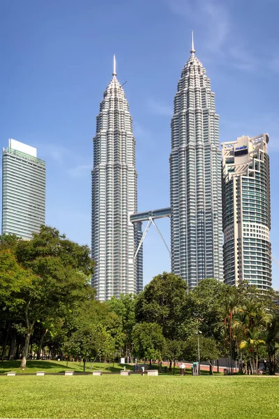 Torres Gemelas Petronas y Suria KLCC . —  Fotos de Stock