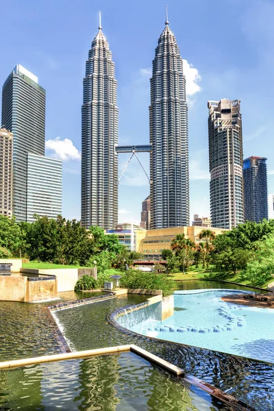 Torres Gemelas Petronas y Suria KLCC . —  Fotos de Stock