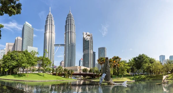 Torres Gemelas Petronas y Suria KLCC . —  Fotos de Stock