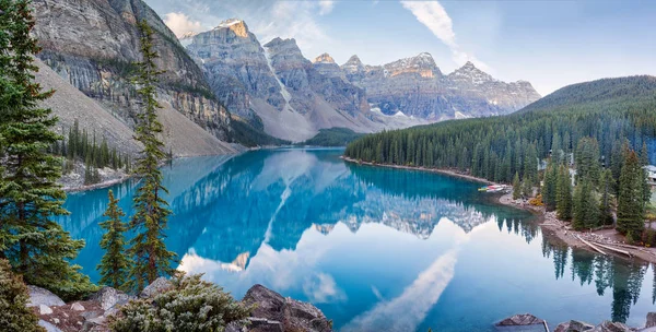 Морени озера Схід в Banff Національний парк — стокове фото