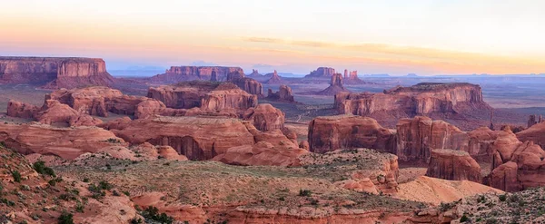 Východ slunce v Mesa loví v blízkosti Monument Valley, Arizona, Usa — Stock fotografie