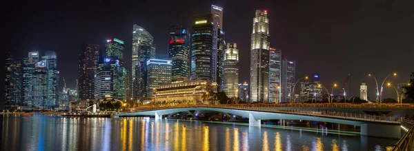 싱가포르 나이트 스카이 라인의 파노라마 — 스톡 사진