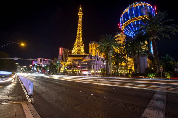 Улица Лас-Вегаса ночью — стоковое фото