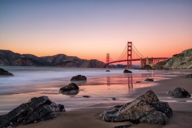 Golden Gate Köprüsü batımında,, San Francisco ABD