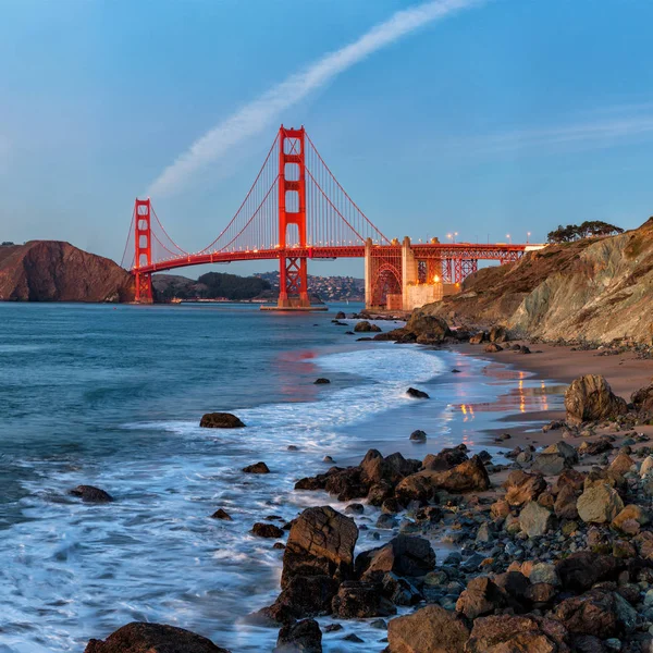 夕暮れ時、アメリカ合衆国サンフランシスコ ゴールデン ゲート ブリッジ — ストック写真