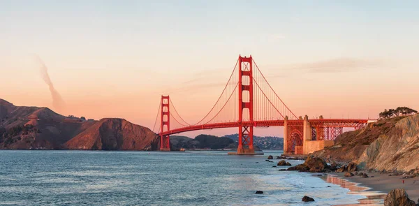 Golden Gate Bridge at sunset, San Francisco, Estados Unidos — Foto de Stock