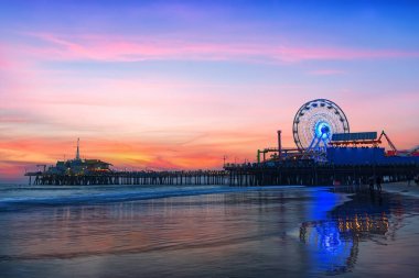 Günbatımı Santa Monica parkında