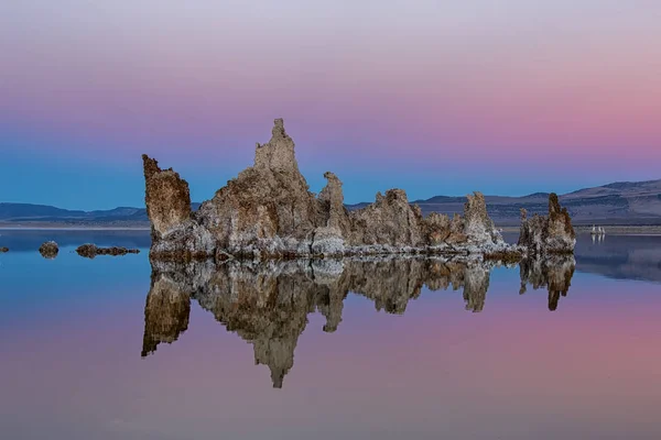 日落时分的 Tufas 湖 — 图库照片