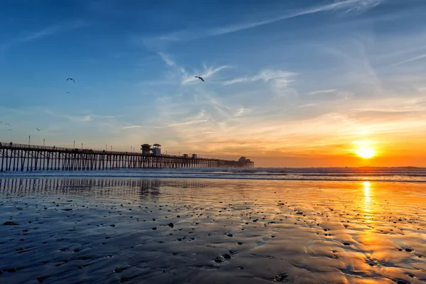 Oceanside Californië pier bij zonsondergang — Stockfoto
