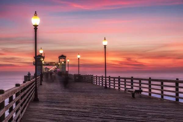 Pier am kalifornischen Meer bei Sonnenuntergang — Stockfoto