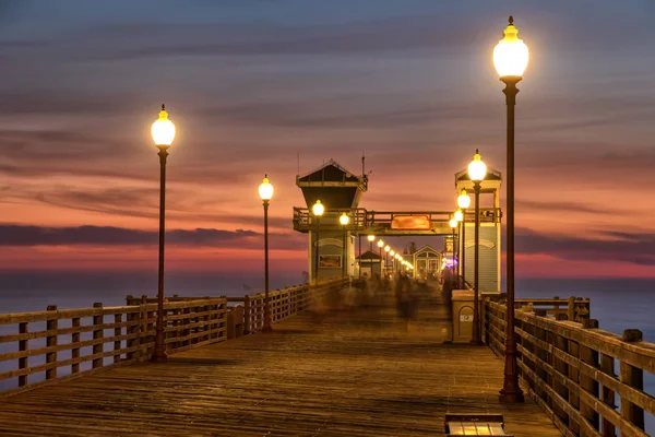 Pier am kalifornischen Meer bei Sonnenuntergang — Stockfoto