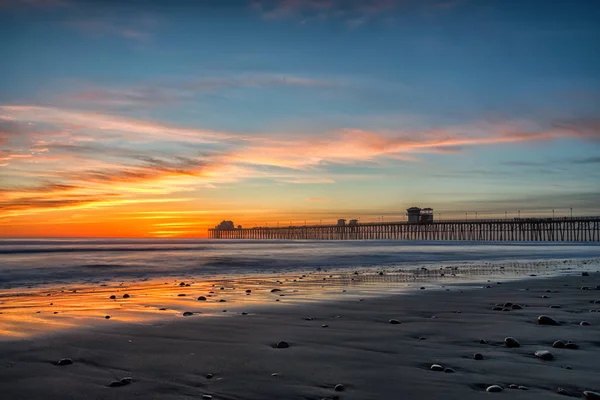 Oceanside Californië pier bij zonsondergang — Stockfoto