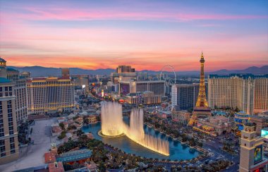 Las Vegas yüksek doğmak balkonundan striptiz görünümü. Şehrin havadan görünümü.