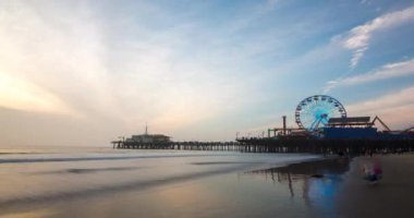 Günbatımı Santa Monica parkında