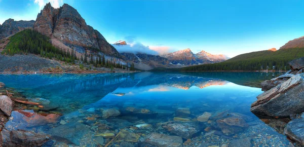 Panorama del lago morenico — Foto Stock