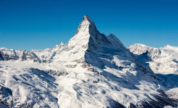 Zermatt Matterhorn manzaralı dağ kış manzaralı İsviçre biraları — Stok fotoğraf