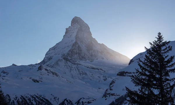 Zermatt Matterhorn vista montanha inverno neve paisagem pôr do sol luz de fundo — Fotografia de Stock