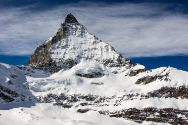 Zermatt Matterhorn dağ manzaralı kış kar manzaralı İsviçre Alpleri bulutları