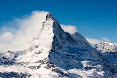 Zermatt Matterhorn manzaralı dağ kar manzaralı bulutlar