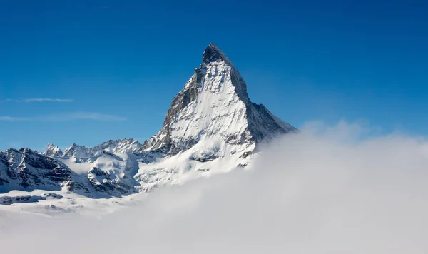 Zermatt Matterhorn θέα βουνό χειμώνα χιόνι τοπίο θάλασσα ομίχλη σύννεφα ηλιοβασίλεμα — Φωτογραφία Αρχείου