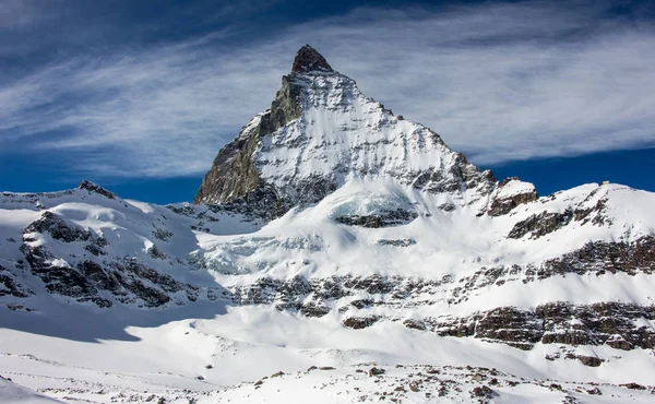 Zermatt Matterhorn θέα βουνό χειμώνα χιόνι τοπίο Ελβετικές Άλπεις σύννεφα — Φωτογραφία Αρχείου