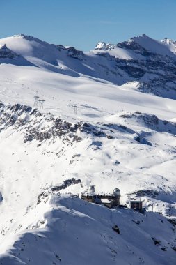 Gornergrat Zermatt manzarası mükemmel kayak güneşi mavi gökyüzü