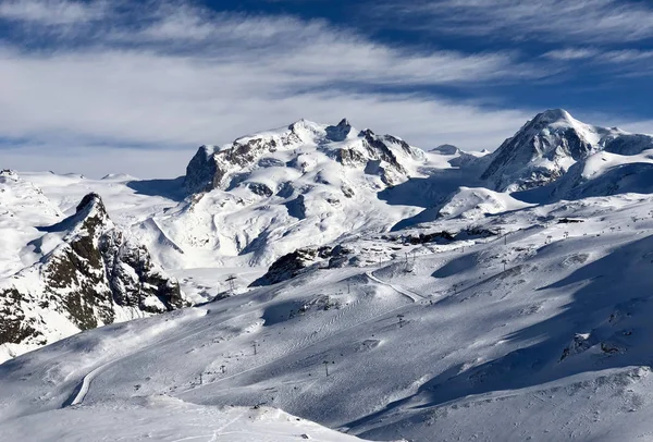 Panoráma Zermatt kis Matterhorn theodul gleccser gornergrat kilátás hegy téli hó táj Svájci Alpokban felhők — Stock Fotó