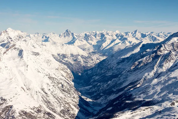 Zermatt stadt mattertals sonnenuntergang blick winter schnee landschaft schweizer alpen panorama — Stockfoto