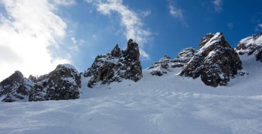 Pic de Saulire Courchevel Moğol manzarası Büyük Couloir siyah yamaç gün batımı karlı dağ manzarası Fransa alp 