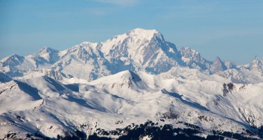 Mont beyaz gün batımı manzaralı karlı dağ Mont Vallon Meribel 'den 3 vadi
