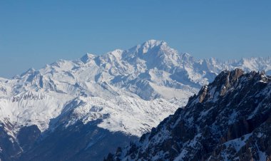 Mont Blanc manzaralı karlı dağ Mont Vallon Meribel 'den 3 vadi