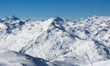 Cime Caron val thorens gondol kabin manzarası gün batımı karlı dağ manzarası Fransa alp. 