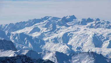Cime Caron val thorens Meribel manzarası gün batımı karlı dağ manzarası Fransa alp. 