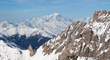 Mont beyaz gün batımı manzaralı karlı dağ Mont Vallon Meribel 'den 3 vadi