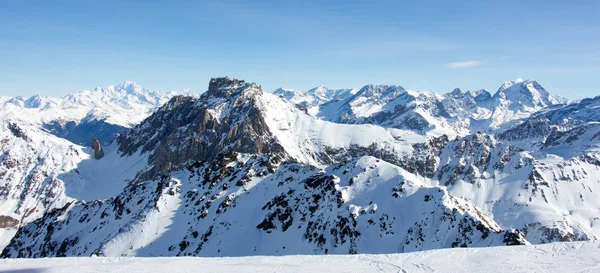 Meribel mottaret val thorens peak view sun snowy mountain landscape Frankrike alpes 3 vallees — Stockfoto