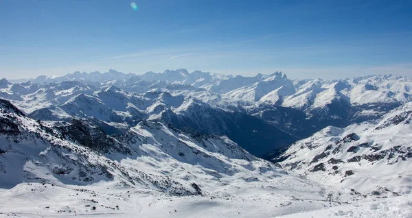 Col de thorens peclet val thorens valley view sun snowy mountain landscape France alpes 3 vales — Fotografia de Stock