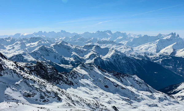 Col de thorens peclet val thorens völgy kilátás napos havas hegyvidéki táj Franciaország Alpok 3 völgyek — Stock Fotó