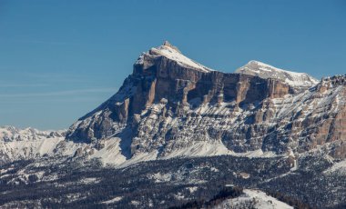 İtalyan Dolomitler Corvara kayak alanı wolkenstein Kış Dağları İtalyan Alpleri