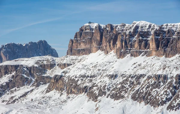 Sella stock itália Dolomitas passo pordoi pôr do sol vista panorâmica céu azul Montanhas de inverno Paisagem Wolkenstein — Fotografia de Stock