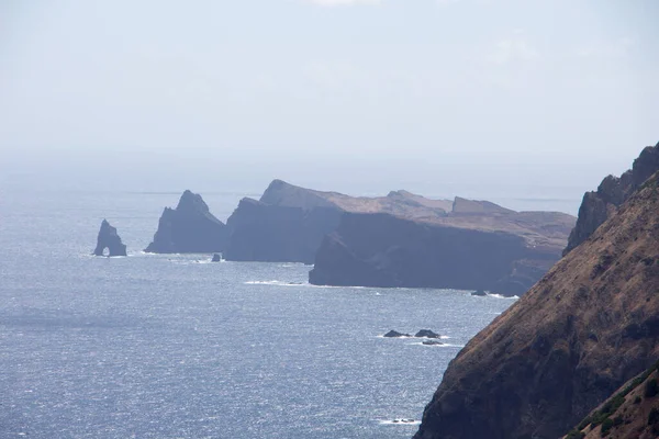 View Ponta sao lourenco madeira east point hiking path stormy sea weather outdoor landscape concept — Stock fotografie