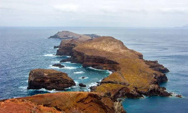 View Ponta sao lourenco madeira itään kohta vaellus polku myrskyinen meri sää ulkona maisema käsite — kuvapankkivalokuva