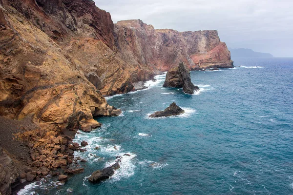 Ansicht Ponta sao lourenco madeira Ostpunkt Wanderweg stürmisches Seewetter Outdoor-Landschaftskonzept — Stockfoto