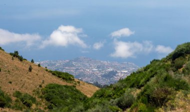 Madeira funchal dağ manzarası muhteşem mavi deniz manzarası açık hava seyahat konsepti