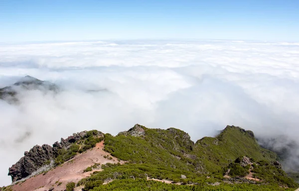 Paisagem montanhosa da Madeira vista espetacular horizonte céu azul conceito de viagem ao ar livre — Fotografia de Stock